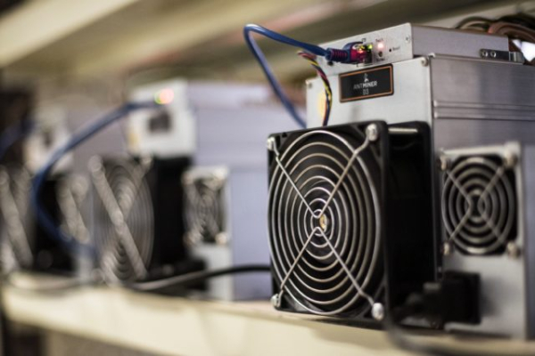 Майнер-одиночка добыл блок биткоина и заработал $347 000